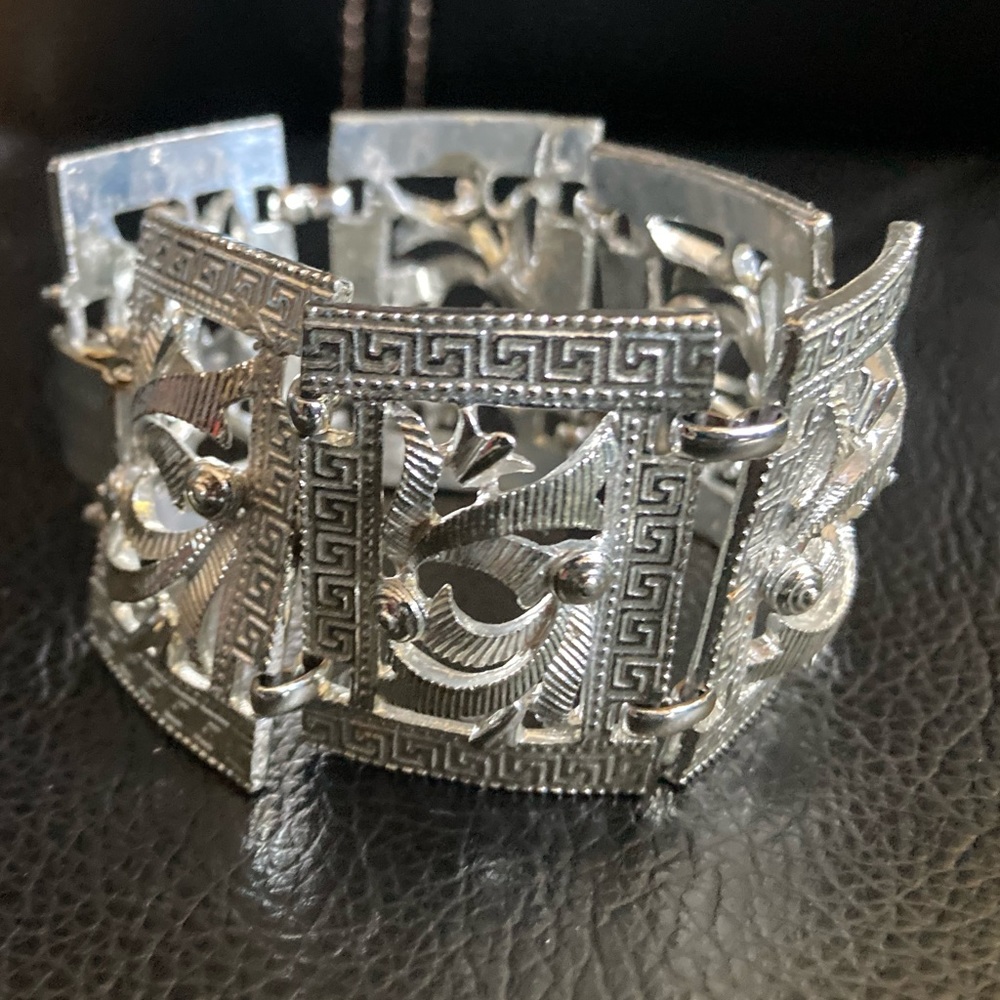 Silver-Tone Ornate Rectangular Hinged Floral Desi… - image 4